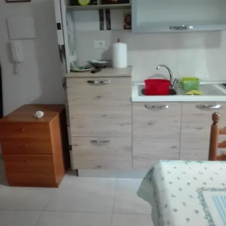 Monolocale Con Giardino 100mt/mare *